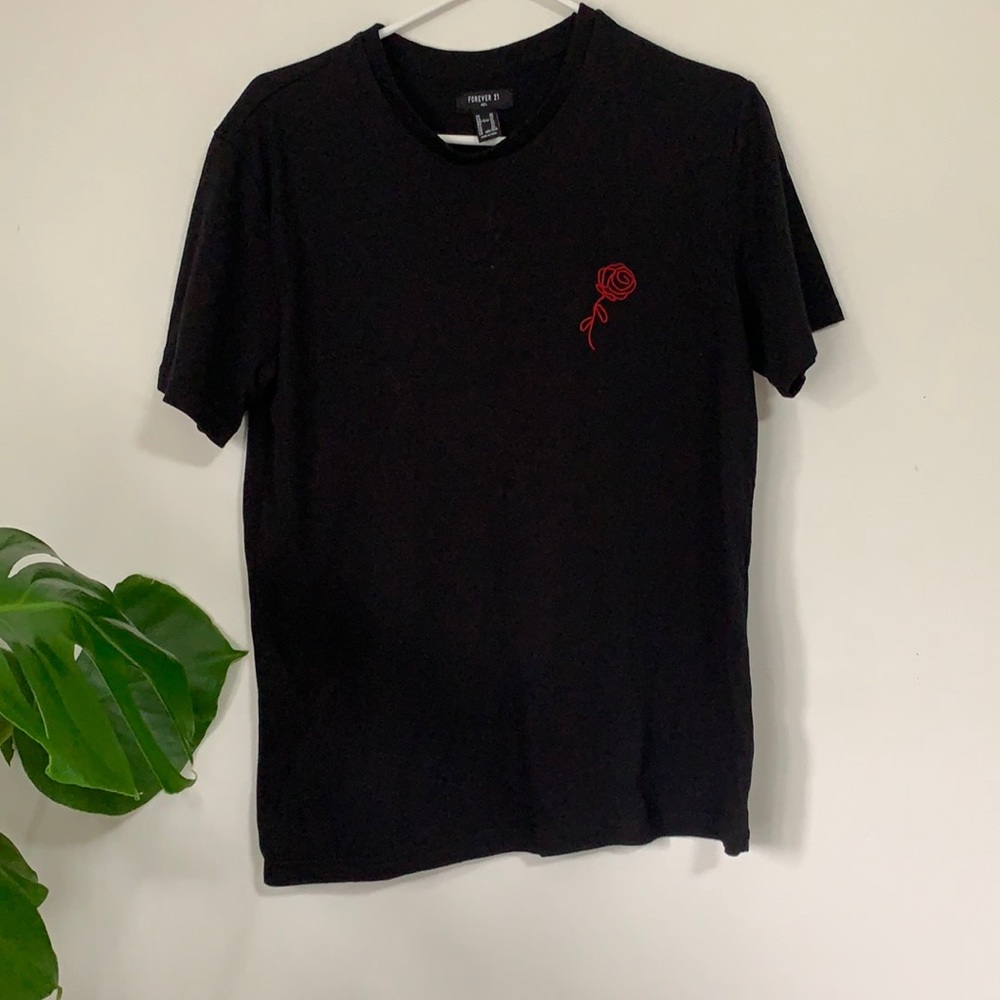 Black rose t shirt 🖤🌹